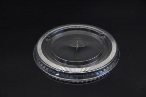 1040c1040c-wieczko-płaskie-do-kubka-plastikowe-PET-fi-95mm-z-otworem-krzyzyk-(1).jpg
